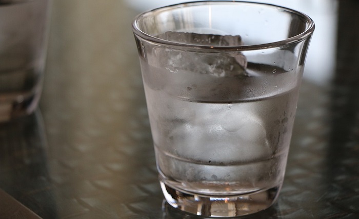 4 Health Benefits Of Drinking Water Before Bed